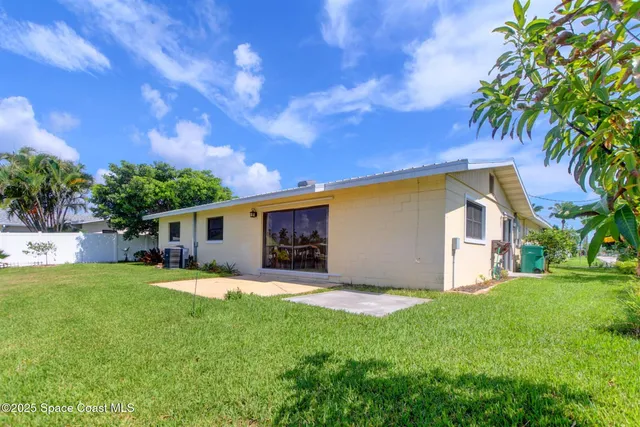 $2,900 | 331 Carmine Drive, Cocoa Beach, FL 32931