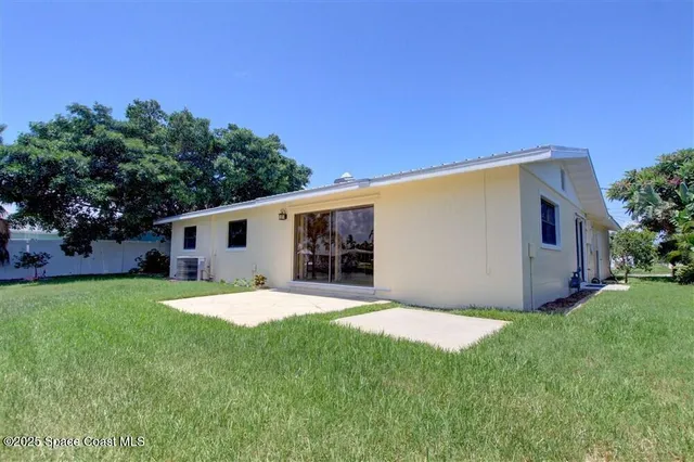 $2,900 | 331 Carmine Drive, Cocoa Beach, FL 32931