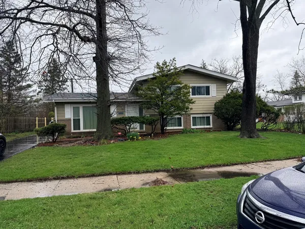 $2,050 | 202 Kentucky Street, Park Forest, IL 60466