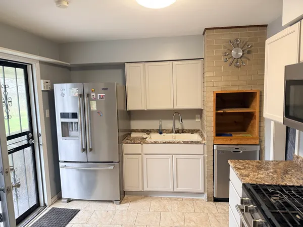 $2,050 | 202 Kentucky Street, Park Forest, IL 60466