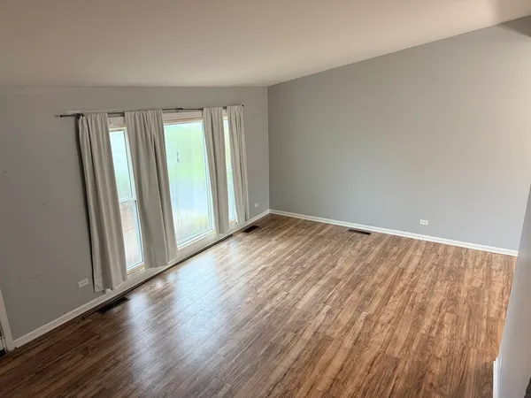 $2,050 | 202 Kentucky Street, Park Forest, IL 60466