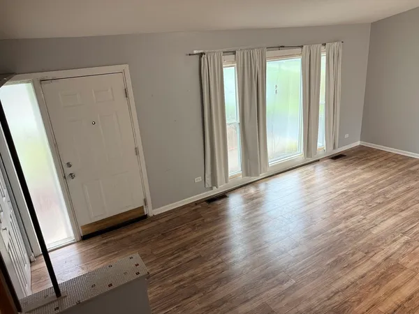 $2,050 | 202 Kentucky Street, Park Forest, IL 60466