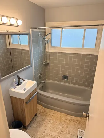 $2,050 | 202 Kentucky Street, Park Forest, IL 60466