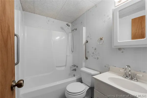 $379,900 | 5819 Blunk Knob Road, Elizabeth, IN 47117