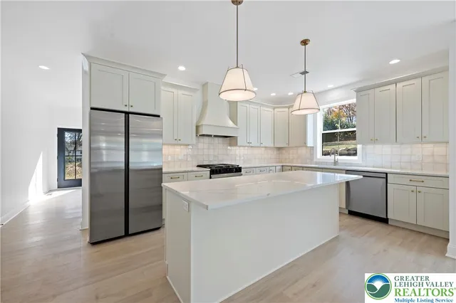 $899,900 | 901 Renaldi Road, Wind Gap, PA 18091