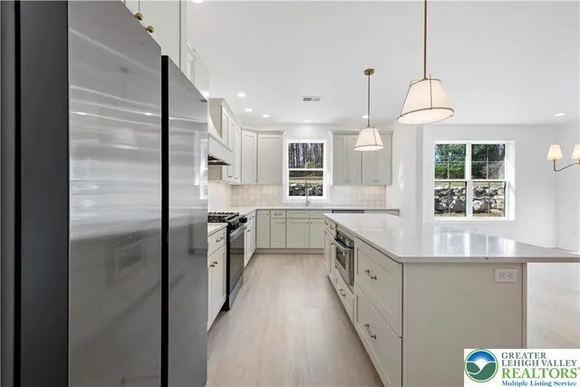 $899,900 | 901 Renaldi Road, Wind Gap, PA 18091