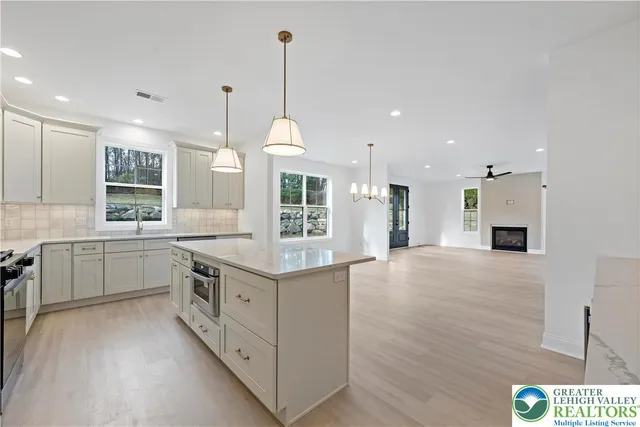 $899,900 | 901 Renaldi Road, Wind Gap, PA 18091