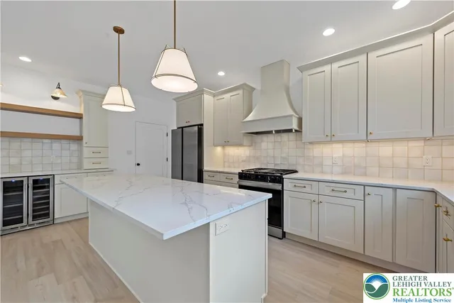 $899,900 | 901 Renaldi Road, Wind Gap, PA 18091