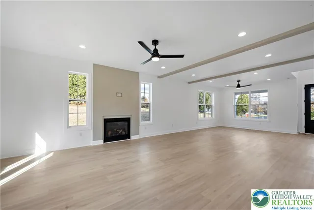 $899,900 | 901 Renaldi Road, Wind Gap, PA 18091