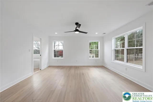 $899,900 | 901 Renaldi Road, Wind Gap, PA 18091