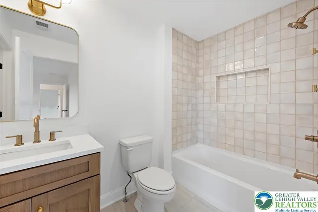 $899,900 | 901 Renaldi Road, Wind Gap, PA 18091