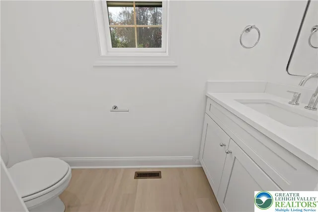 $899,900 | 901 Renaldi Road, Wind Gap, PA 18091