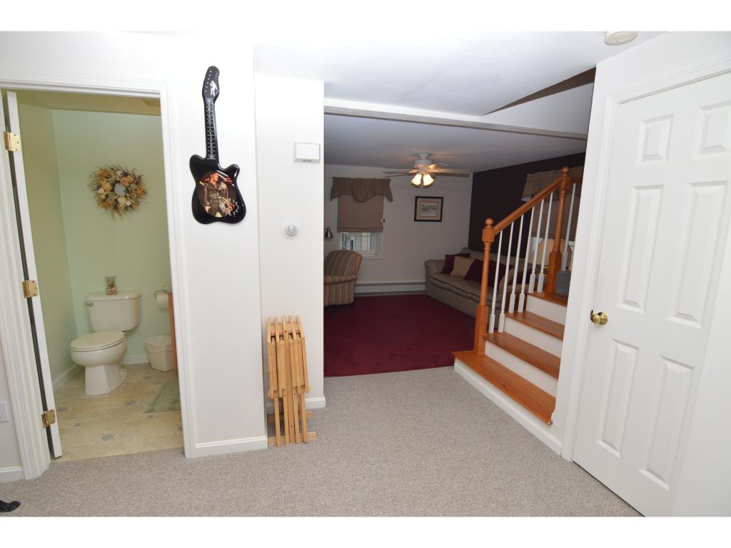721 Mammoth Road, Unit 4 Manchester, NH 03104 - Photo 15 of 29