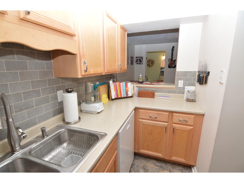721 Mammoth Road, Unit 4 Manchester, NH 03104 - Photo 6 of 29