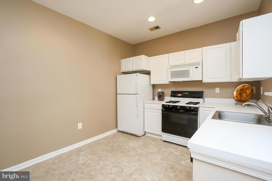 8726 Autumn Ridge Court Odenton, MD 21113 - Photo 15 of 28 Kitchen