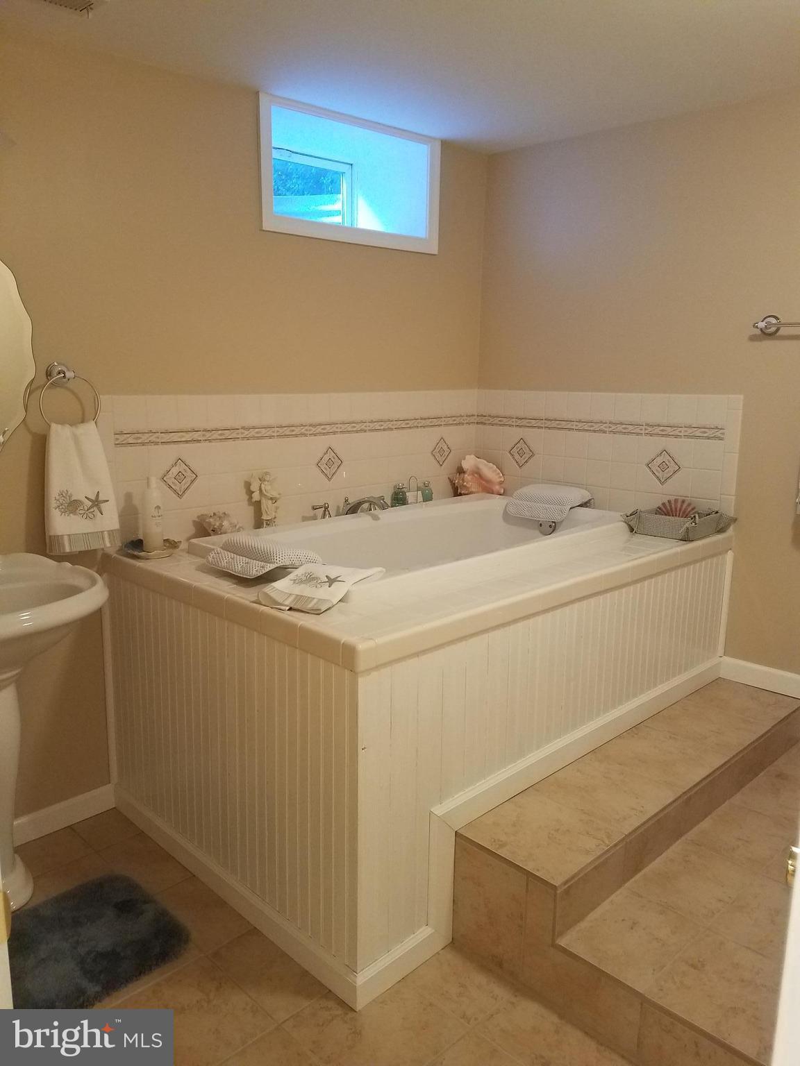 943 Co Rte 81/3 Inwood, WV 25428 - Photo 23 of 30 Bath (Master)