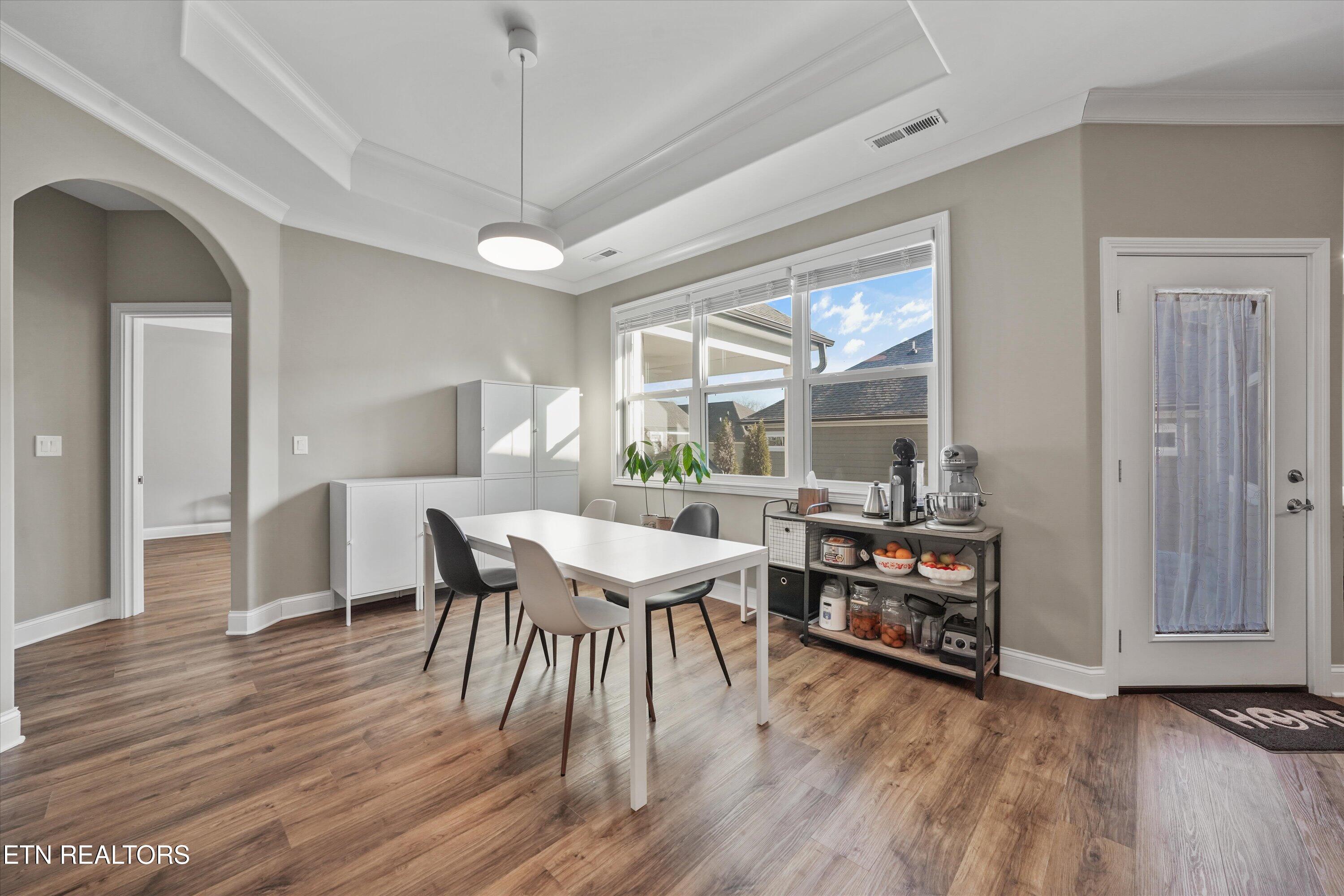 505 Chestnut Place Loudon, TN 37774 - Photo 14 of 39 Large Dining Area