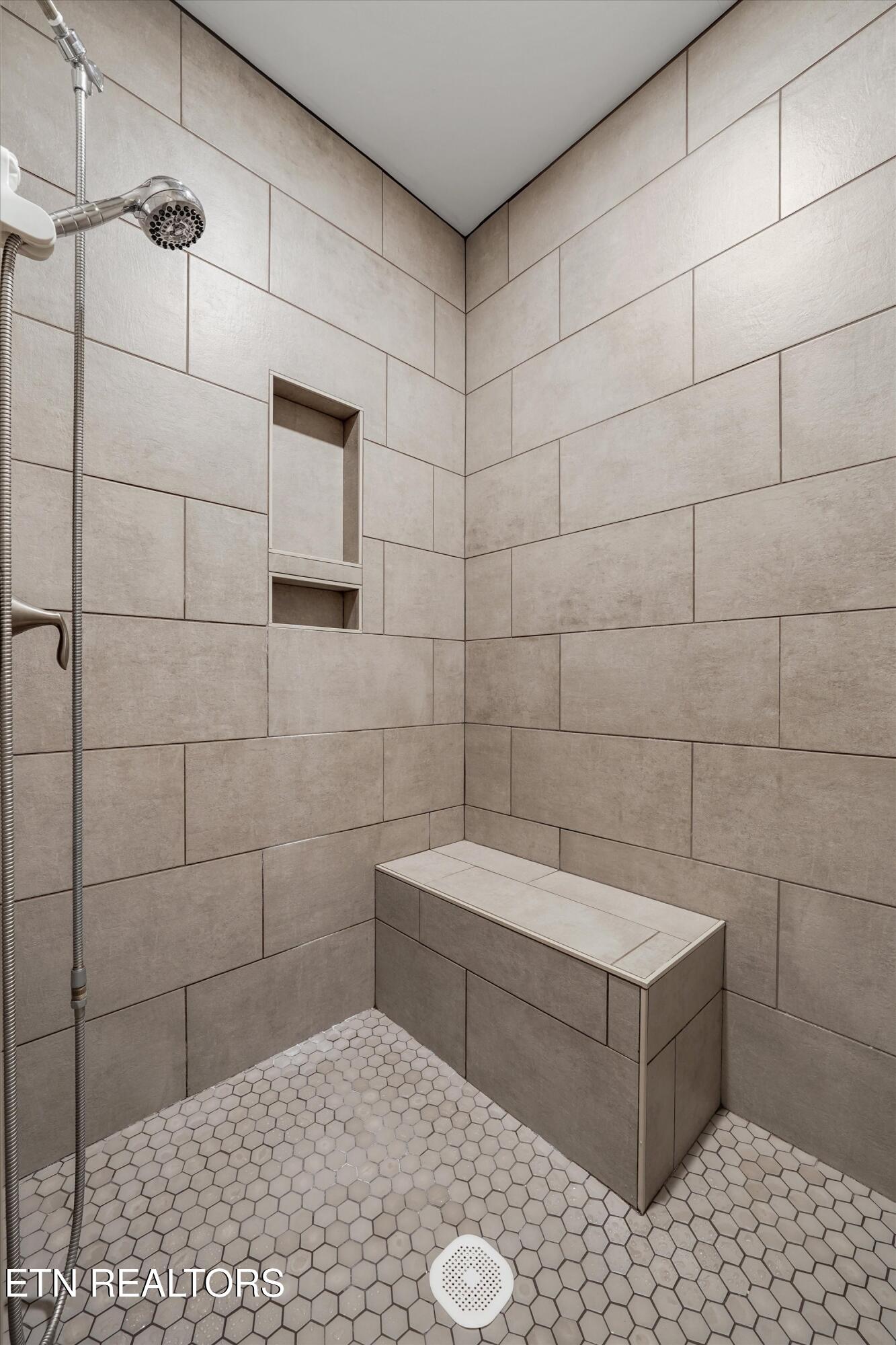 505 Chestnut Place Loudon, TN 37774 - Photo 21 of 39 Large walk in shower