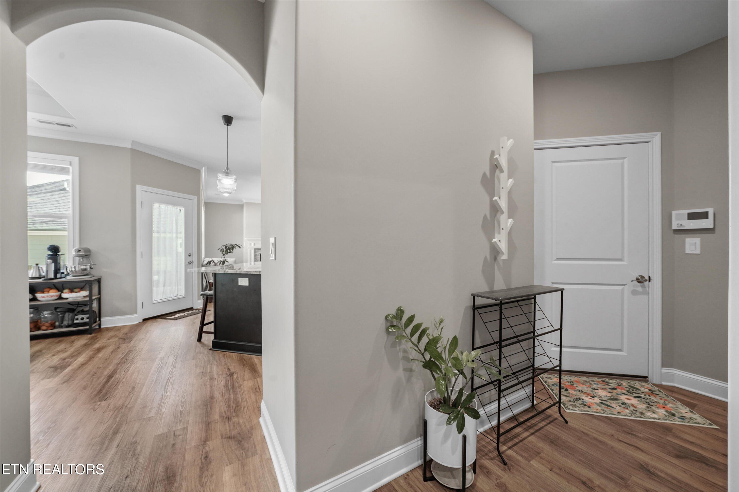 505 Chestnut Place Loudon, TN 37774 - Photo 23 of 39 Hallway near kitchen