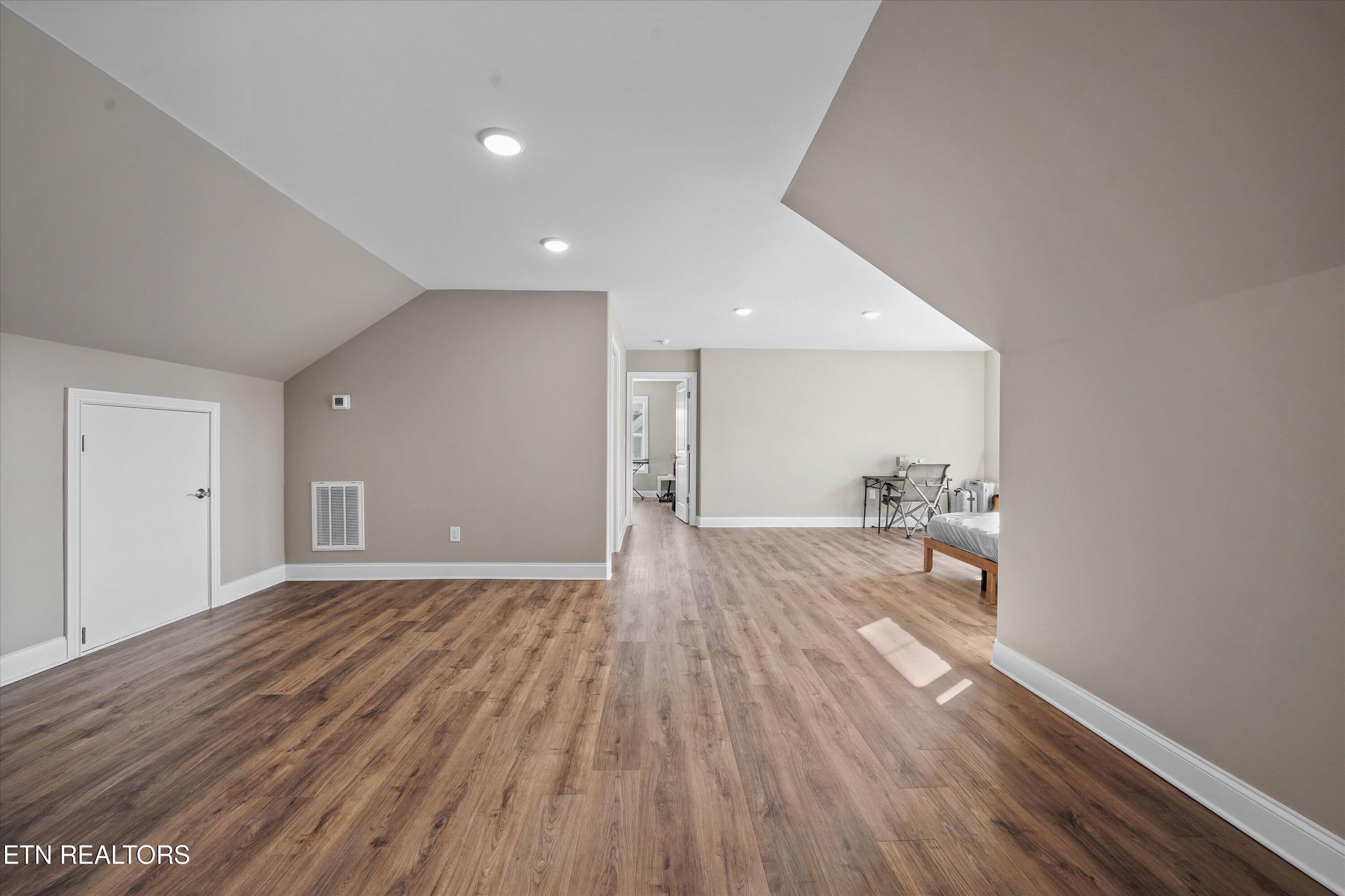 505 Chestnut Place Loudon, TN 37774 - Photo 25 of 39 Massive Bonus Room