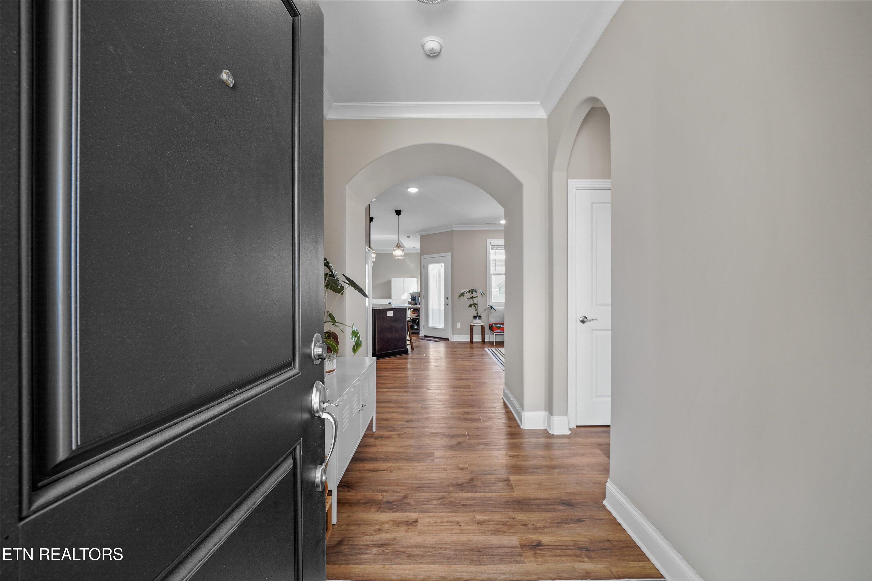 505 Chestnut Place Loudon, TN 37774 - Photo 3 of 39 Step inside this beautiful home