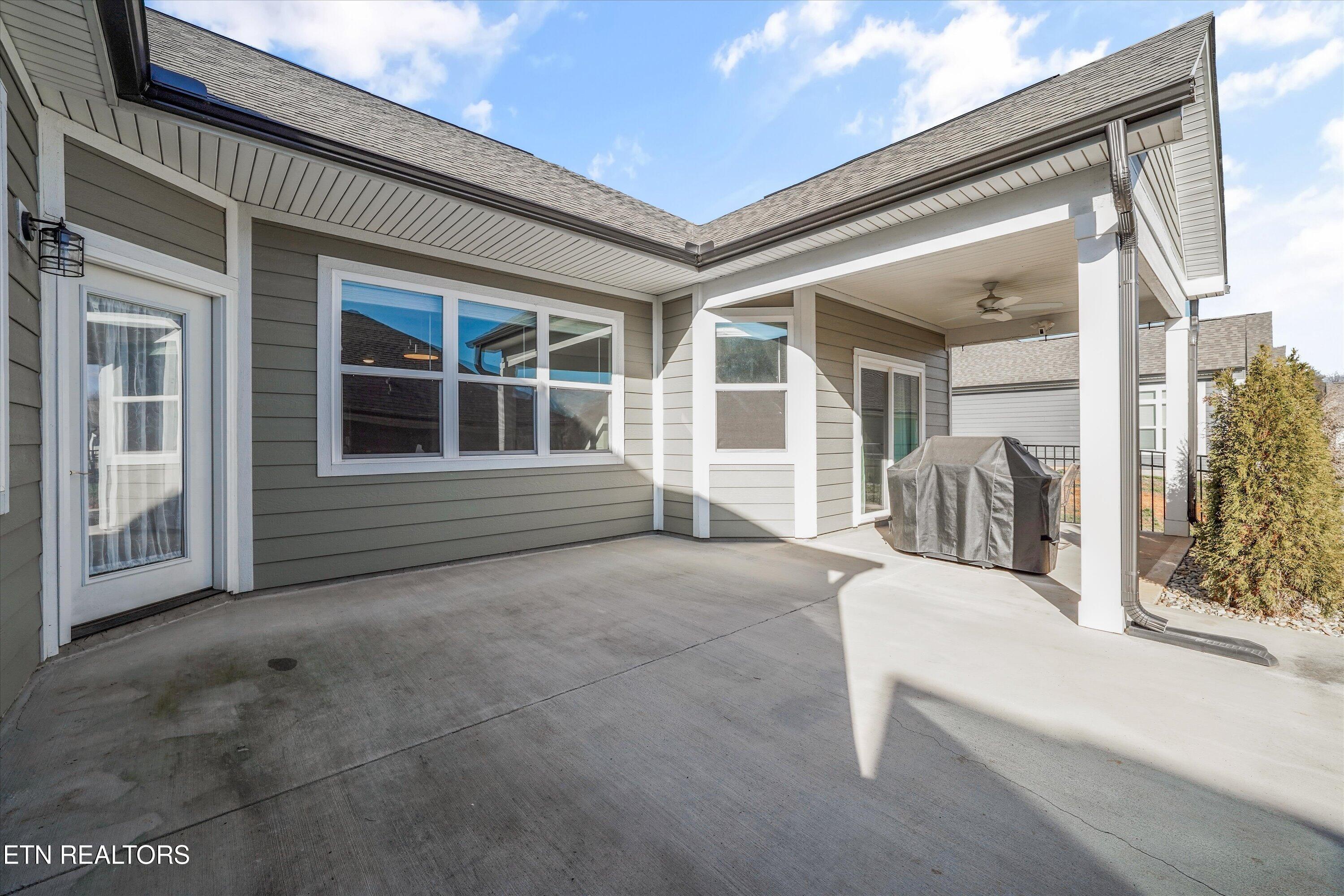 505 Chestnut Place Loudon, TN 37774 - Photo 31 of 39 Large uncovered patio area