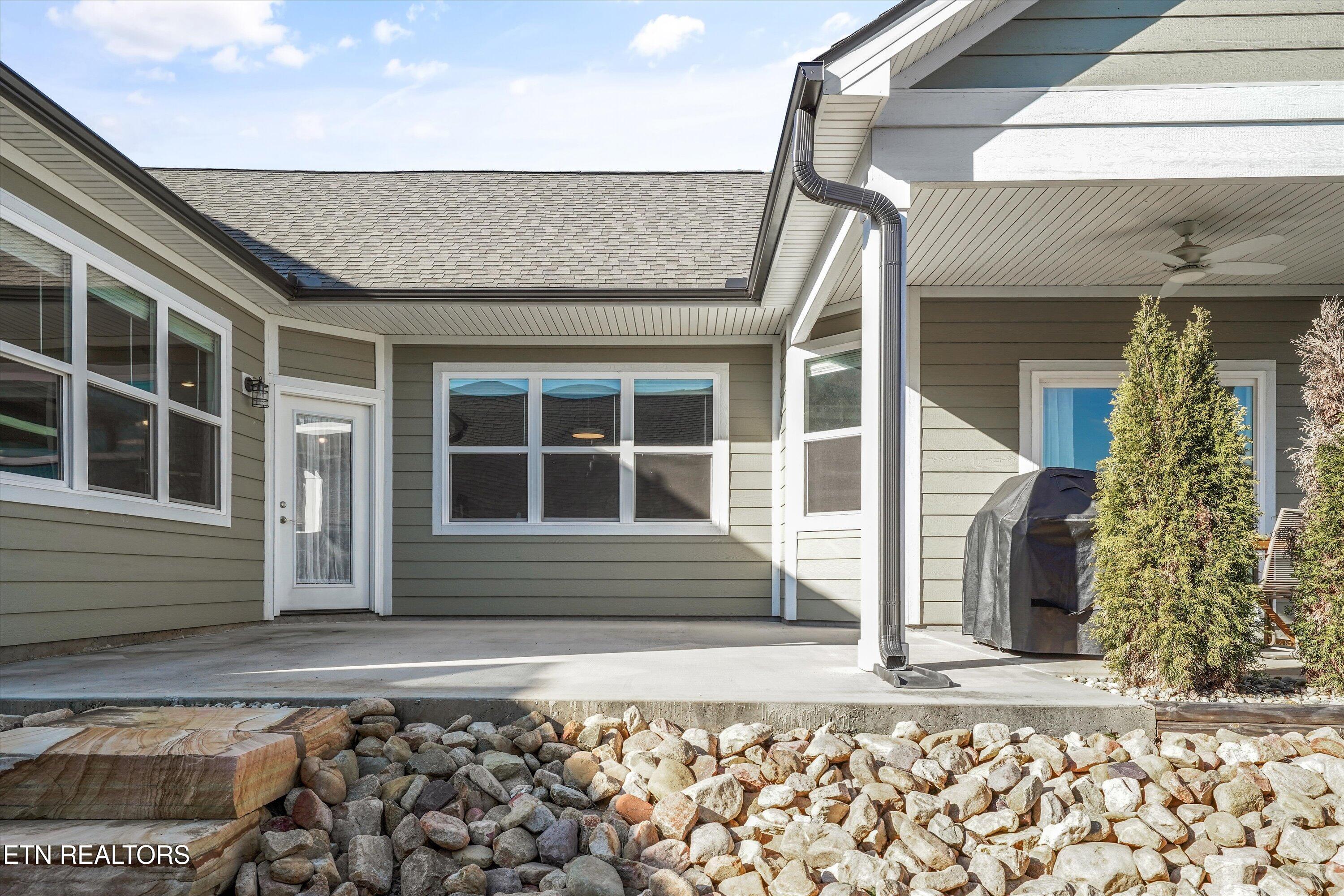 505 Chestnut Place Loudon, TN 37774 - Photo 33 of 39 3rd View of Patio