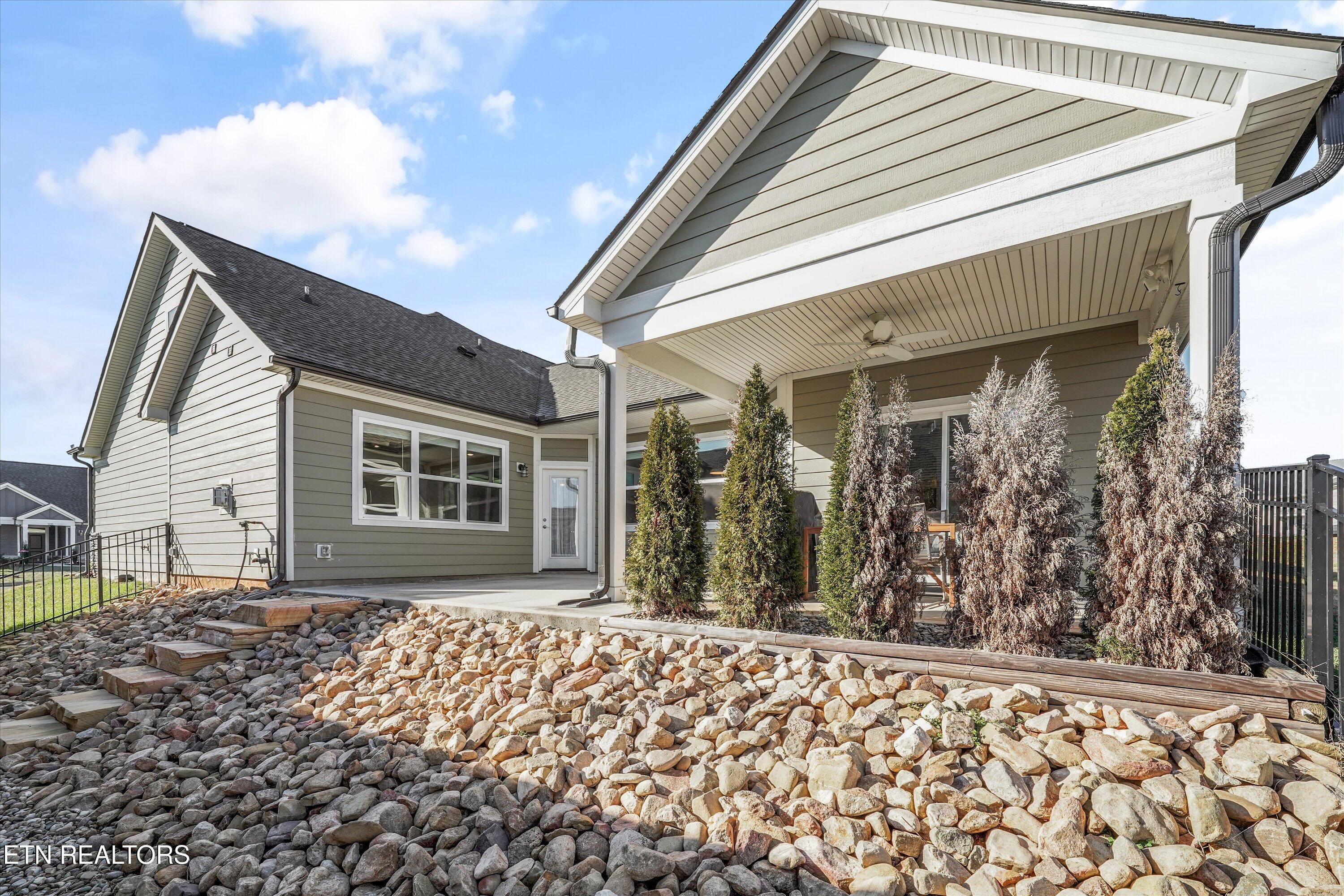 505 Chestnut Place Loudon, TN 37774 - Photo 34 of 39 Professional Landscaped