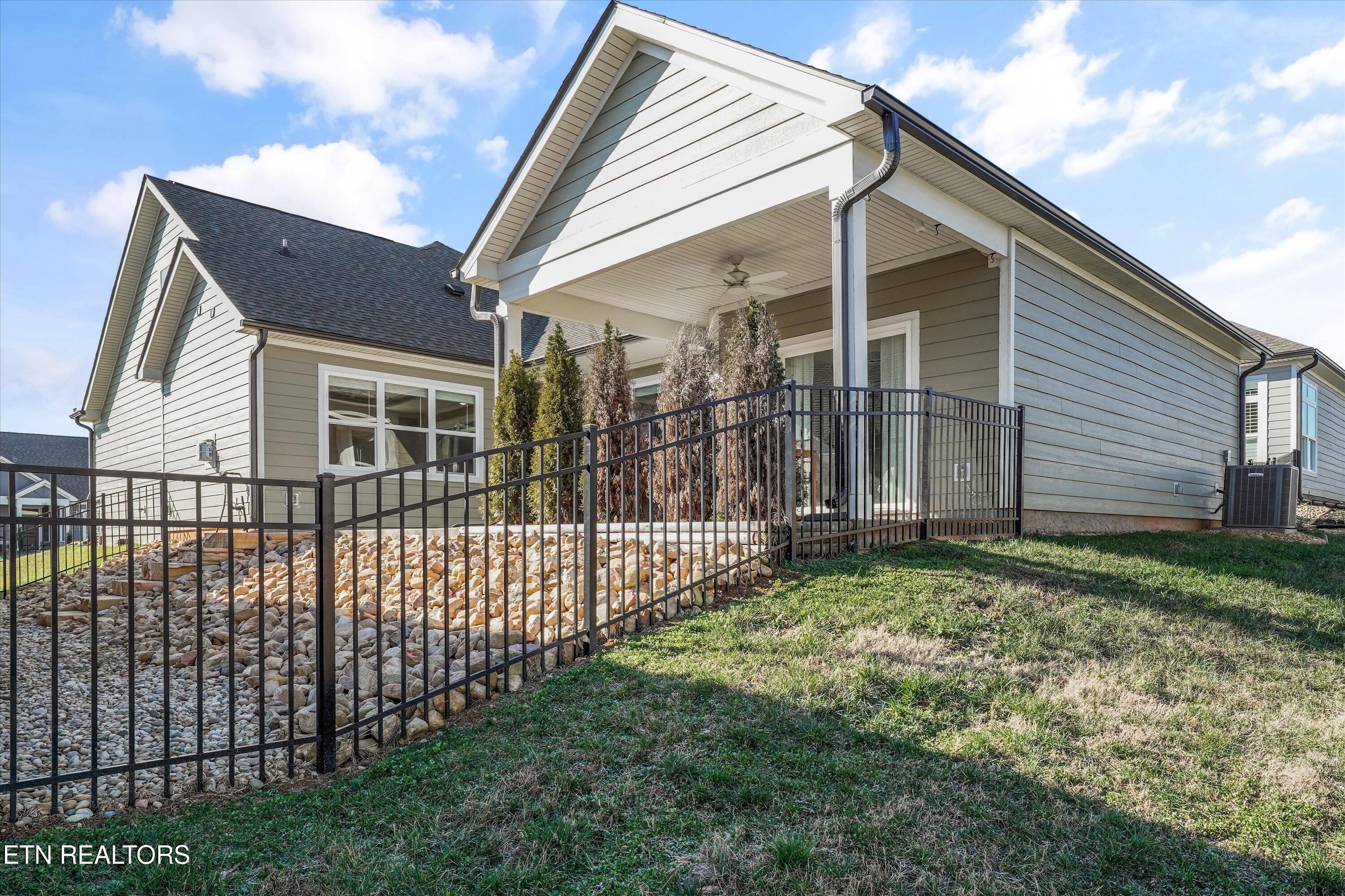 505 Chestnut Place Loudon, TN 37774 - Photo 35 of 39 Fenced for privacy