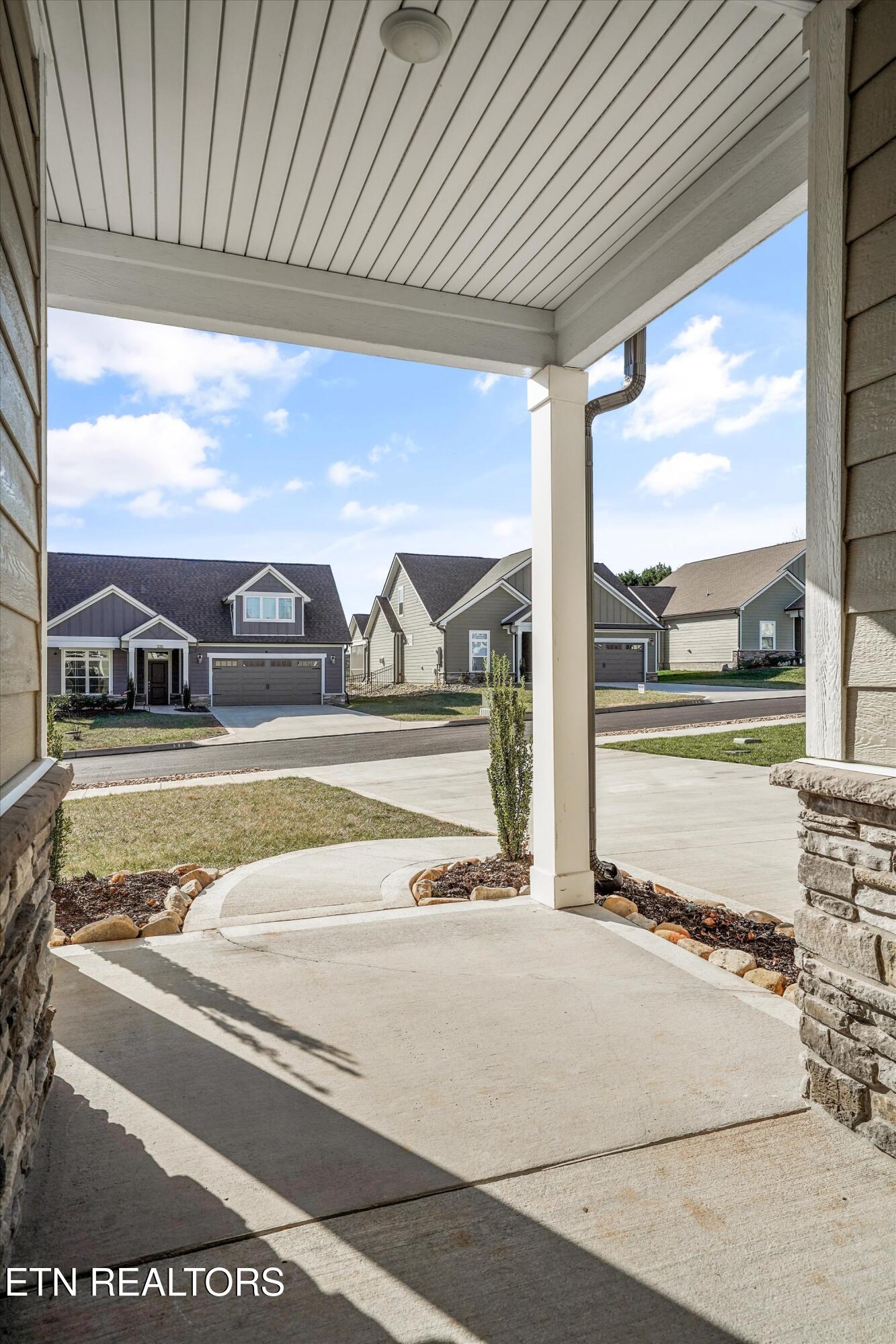 505 Chestnut Place Loudon, TN 37774 - Photo 36 of 39 Decorate for all the season & holidays