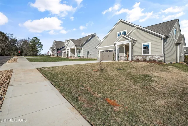 $550,000 | 505 Chestnut Place, Loudon, TN 37774
