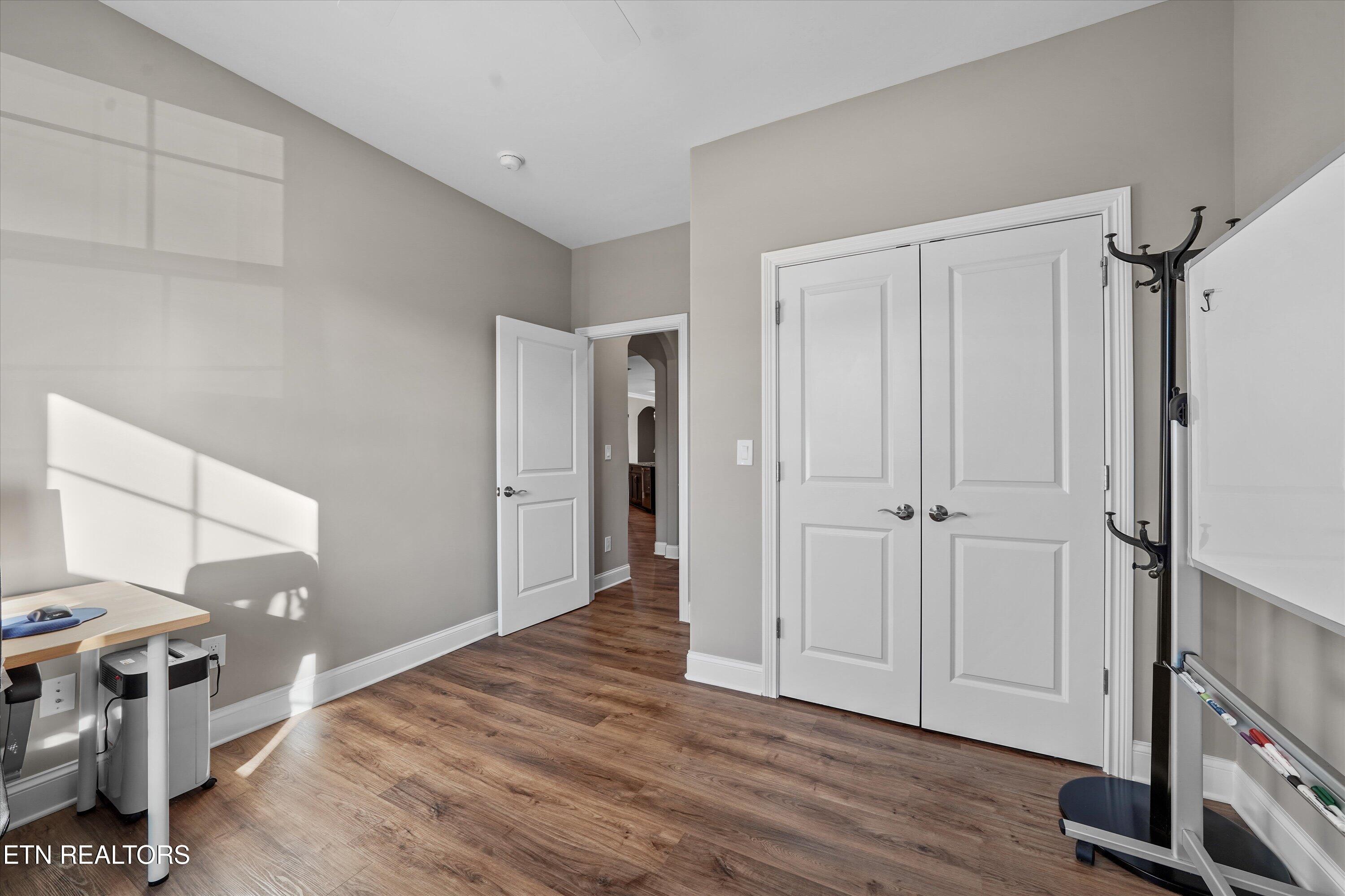 505 Chestnut Place Loudon, TN 37774 - Photo 4 of 39 1st of 3 bedrooms