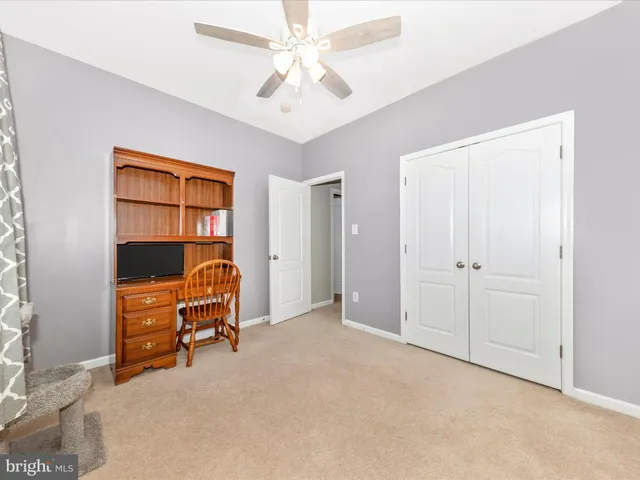 a view of room with workspace