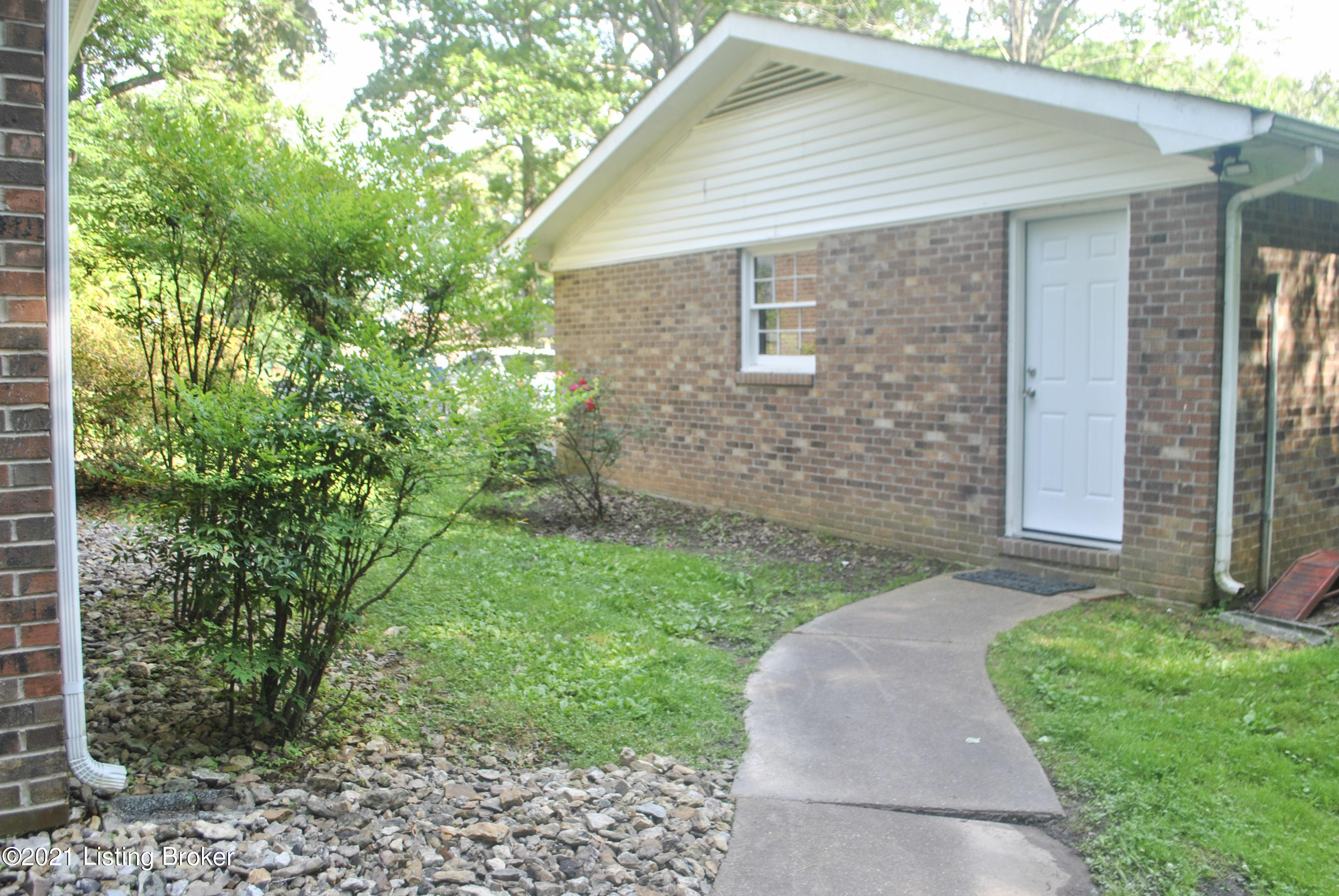 209 Bailey Road Smiths Grove, KY 42171 - Photo 11 of 40 DSC_0393