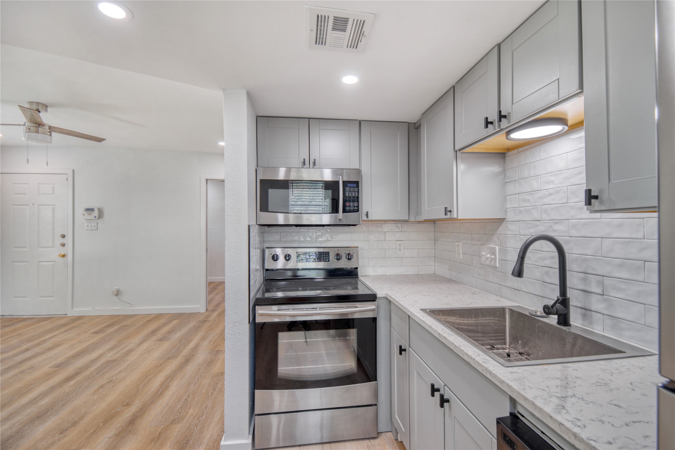 2500 Burleson Road, Unit 701 Austin, TX 78741 - Photo 2 of 19