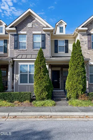 a picture of a wall with a white wall