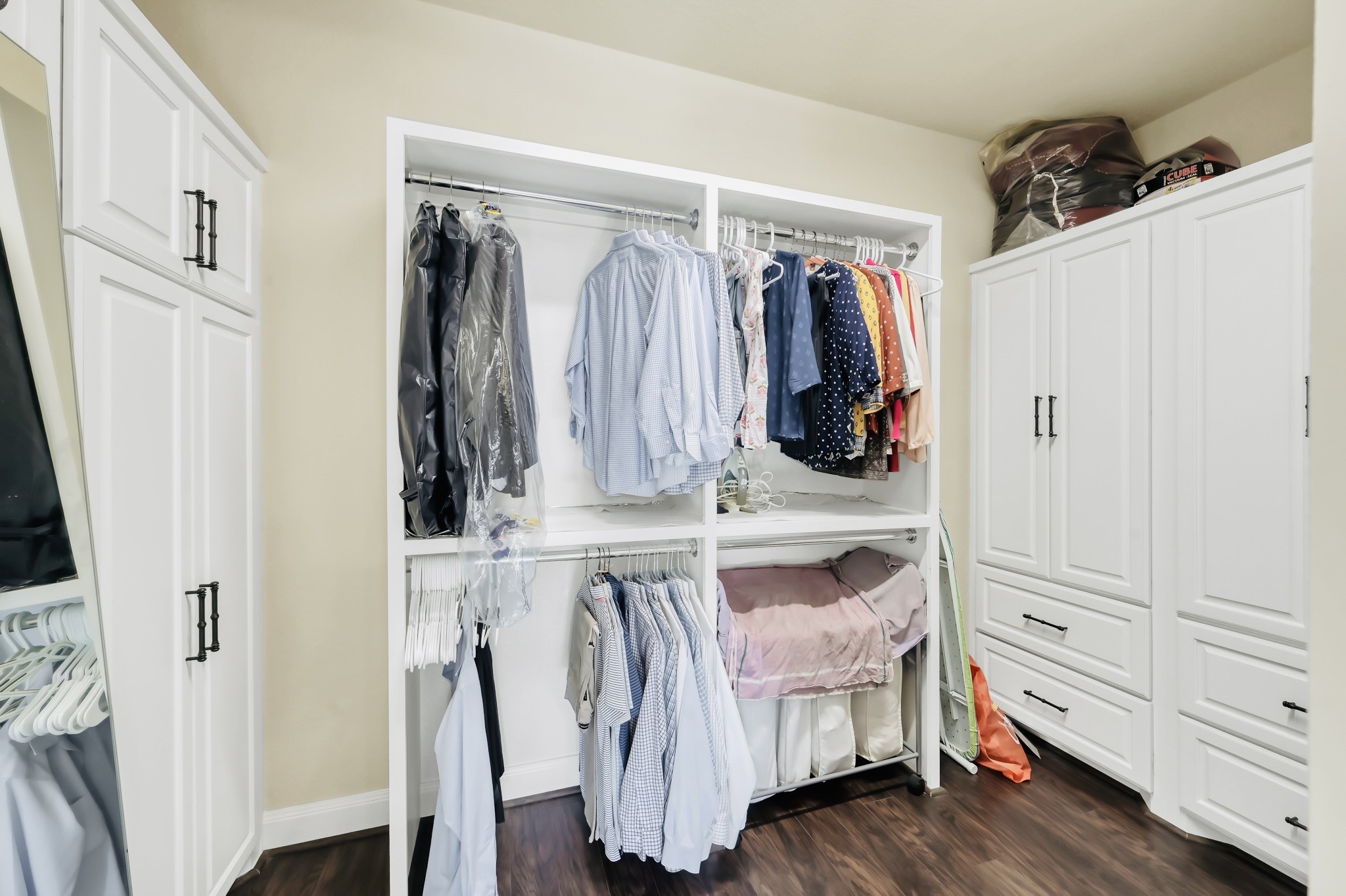 34 Langstone Place Spring, TX 77389 - Photo 18 of 35 Primary closet