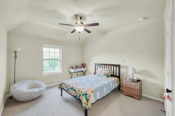 $5,200 | 34 Langstone Place, The Woodlands, TX 77389