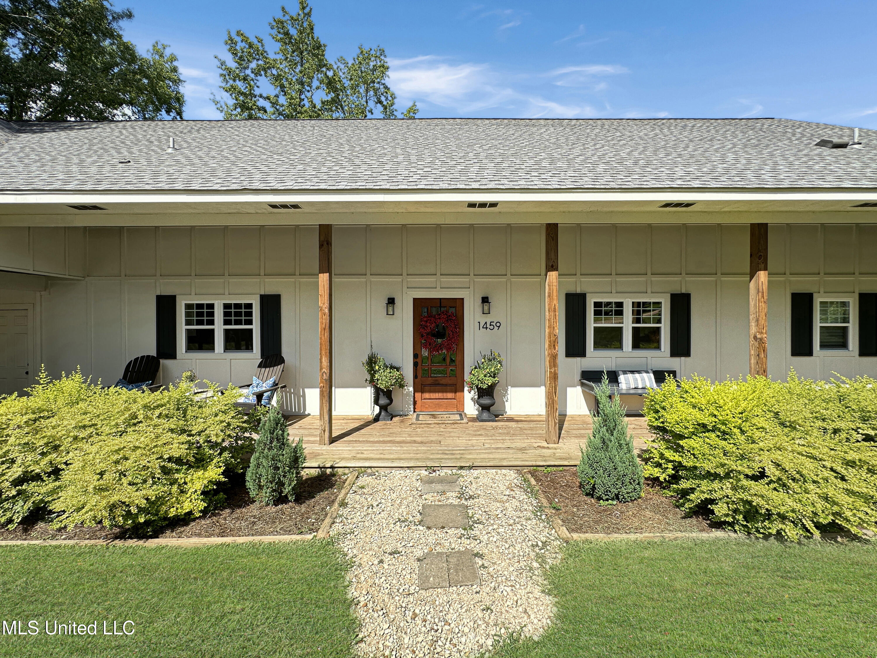 1459 Monterey Road Florence, MS 39073 - Photo 2 of 50 933b5bce2a16c505a1b40246aa1ebdf4f80c0bc2