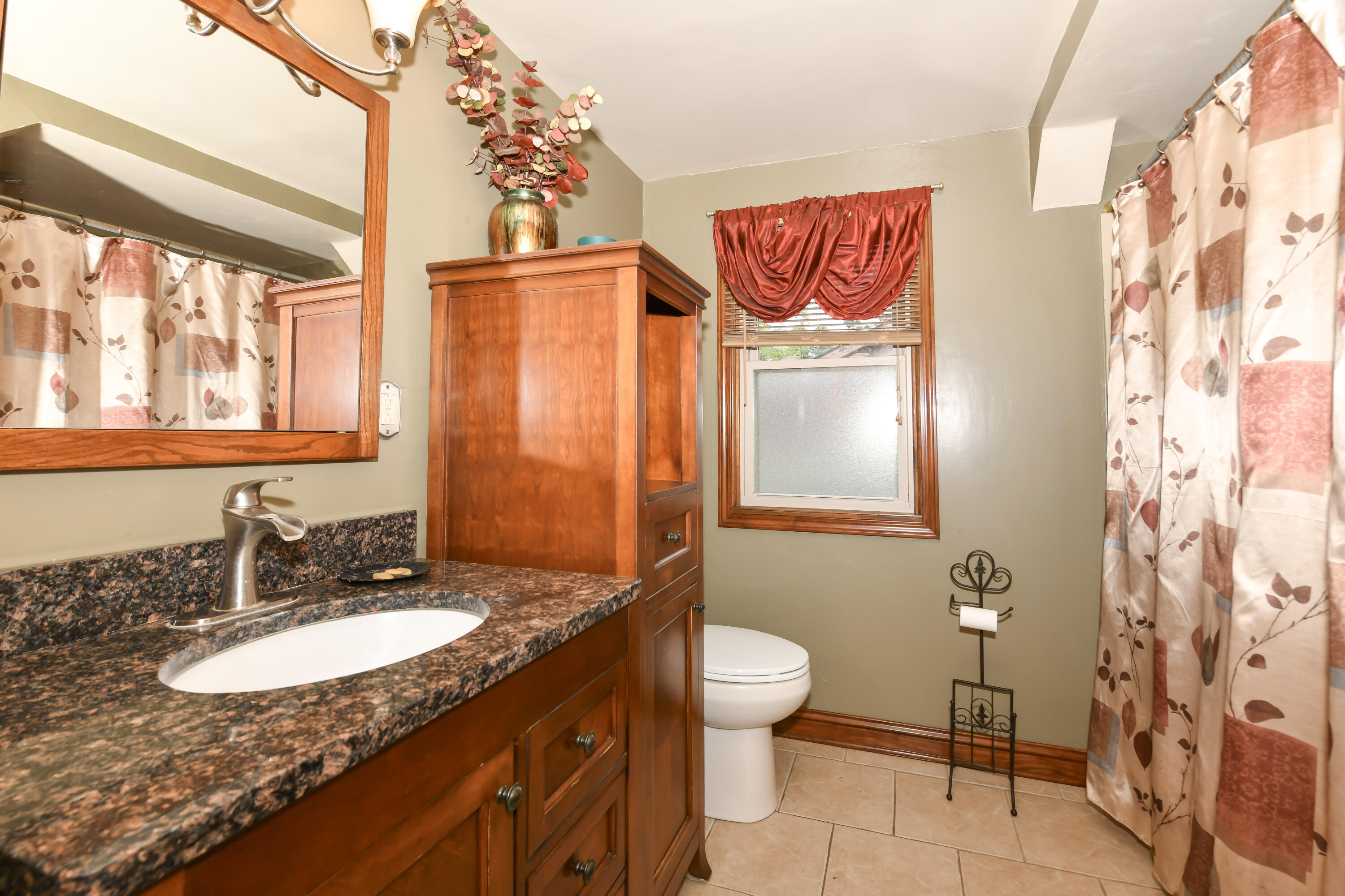 1509 Illinois Street Racine, WI 53405 - Photo 12 of 35 Bath Room