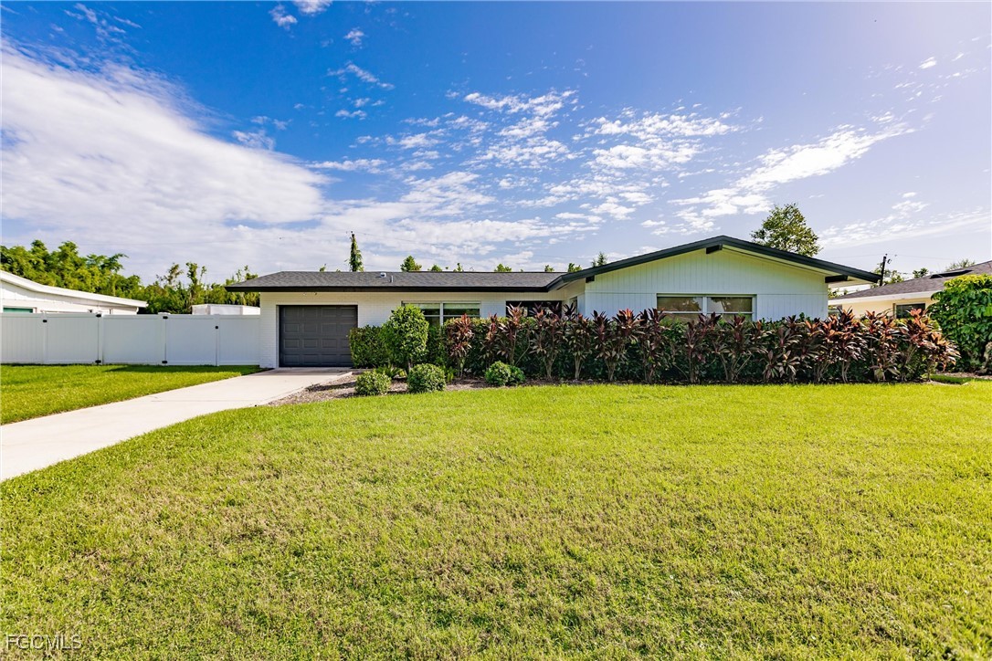 a view of a house with a yard