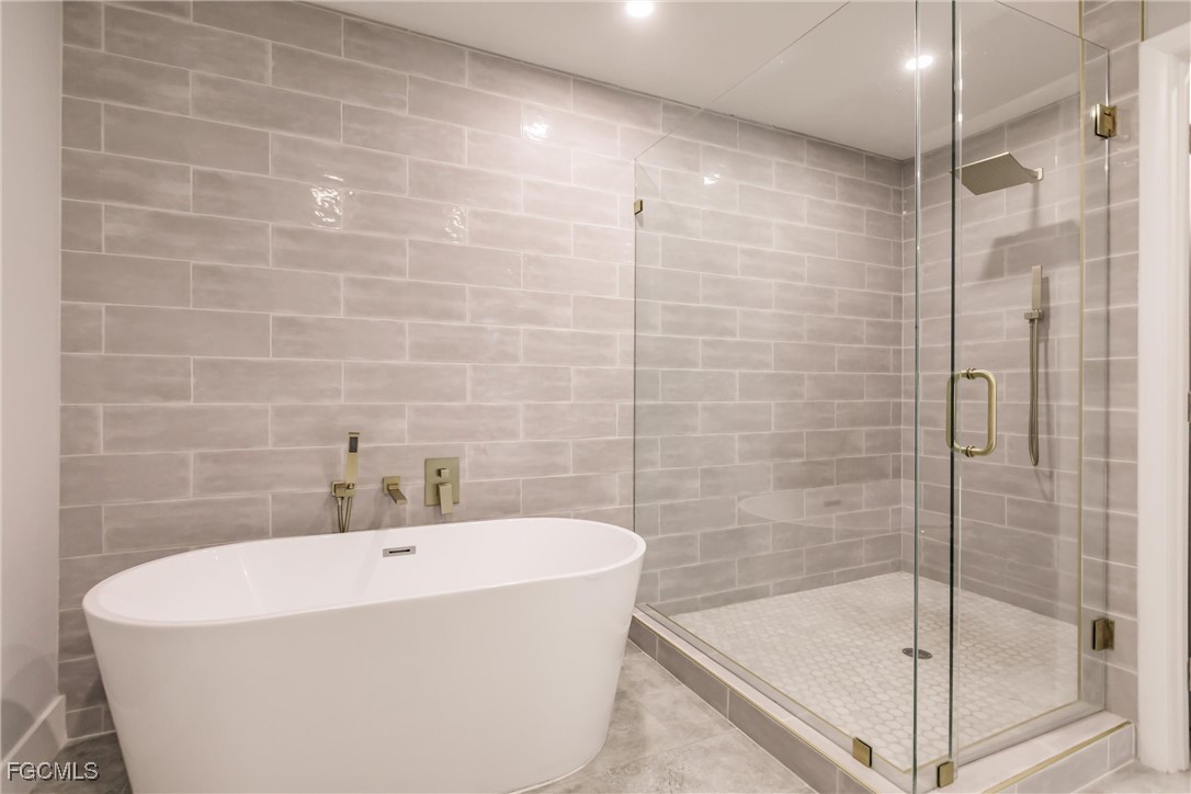 905 Dean Way Fort Myers, FL 33919 - Photo 25 of 43 a bathroom with a bathtub and shower