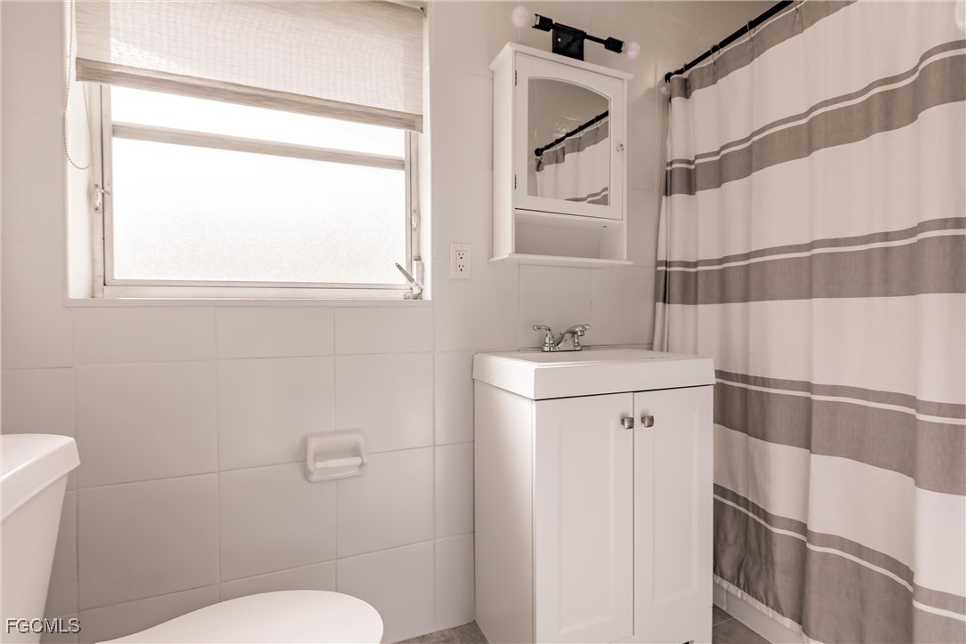 905 Dean Way Fort Myers, FL 33919 - Photo 29 of 43 a bathroom with a sink a toilet and shower