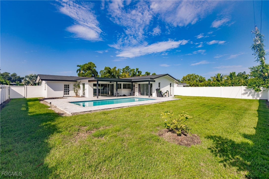 905 Dean Way Fort Myers, FL 33919 - Photo 41 of 43 a front view of house with yard and seating area