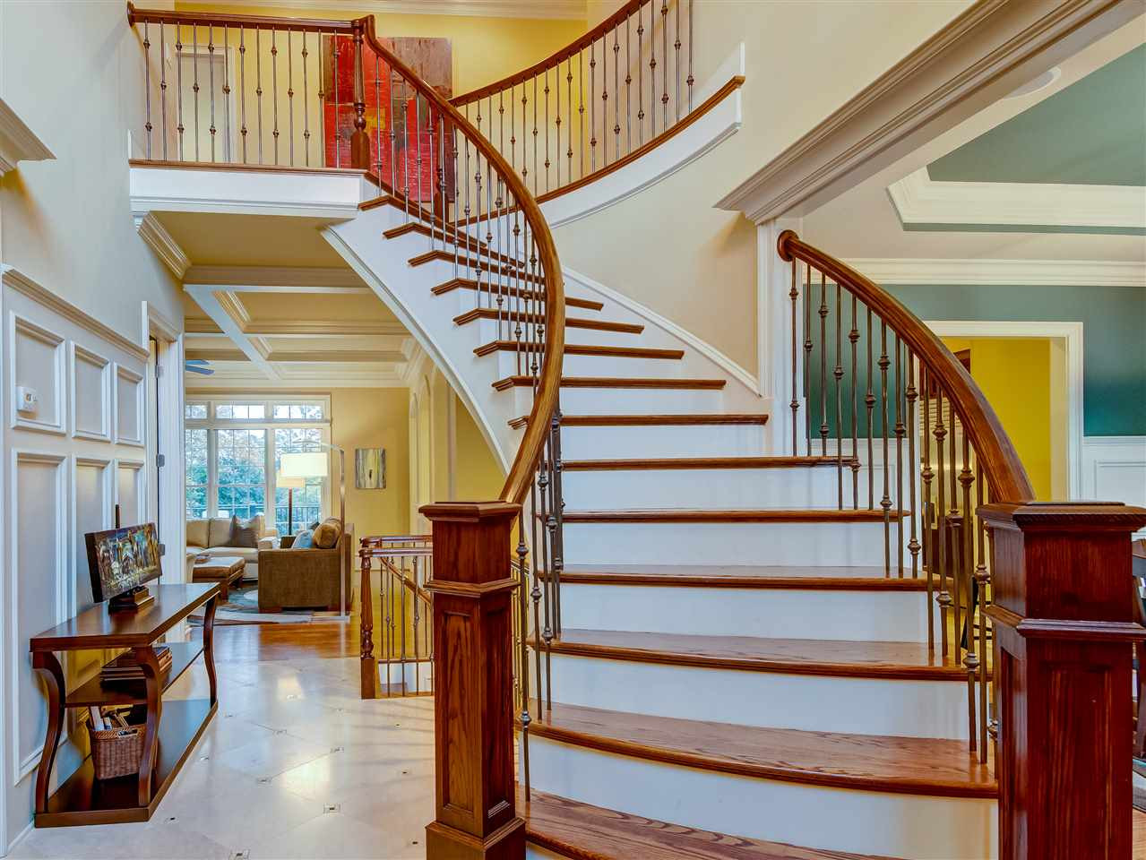 Front Staircase to 2nd floor