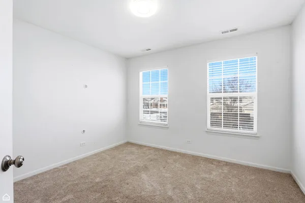 $2,800 | 487 West Hamlin Lane, Round Lake, IL 60073