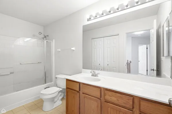 $2,800 | 487 West Hamlin Lane, Round Lake, IL 60073