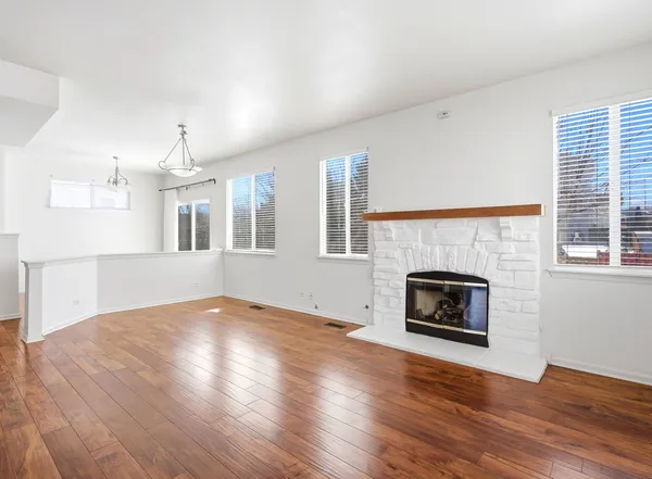 $2,800 | 487 West Hamlin Lane, Round Lake, IL 60073