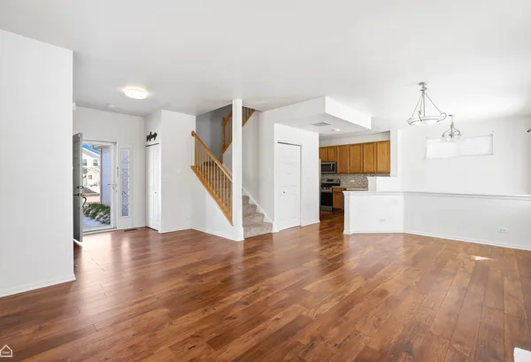 $2,800 | 487 West Hamlin Lane, Round Lake, IL 60073