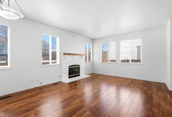 $2,800 | 487 West Hamlin Lane, Round Lake, IL 60073